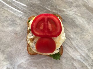 12、巨无霸口袋三明治,铺上番茄