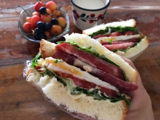 19、巨无霸口袋三明治,OK，搞定，我开吃了哈，哇，好好吃(๑´ڡ`๑)