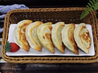 14、百吃不厌的韭菜盒子,我和我家宝贝每次都吃撑。