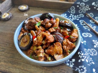 16、超简单家常版～香菇黄焖鸡,家常版香菇黄焖鸡完成～敏茹意作品
