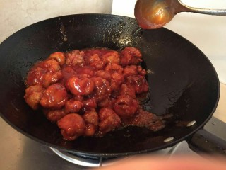 15、酸甜荔枝里脊肉,让丸子每一刻都裹上酱汁。