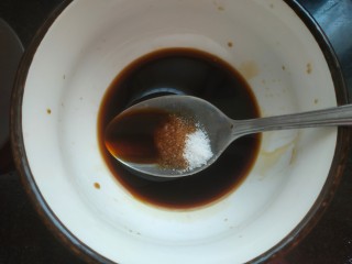 7、酸辣黄瓜条,适量盐