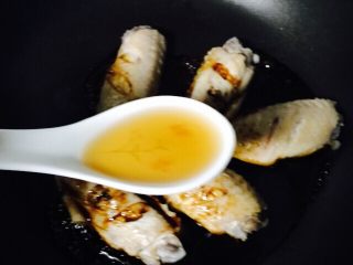 11、红烧鸡翅,两勺料酒