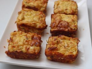 14、土豆方块,摆盘上桌，土豆松软，奶香浓厚，外皮酥香，好吃！