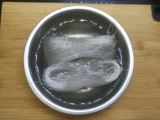 4、蚂蚁上树-肉沫炒粉丝,冷水泡发