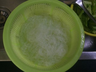 11、蚂蚁上树-肉沫炒粉丝,倒出沥水