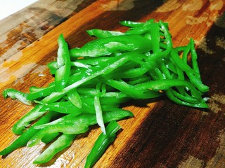 4、家常老虎菜,切丝