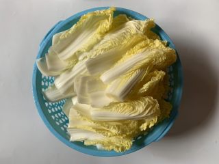 6、娃娃菜炖豆腐,娃娃菜洗净