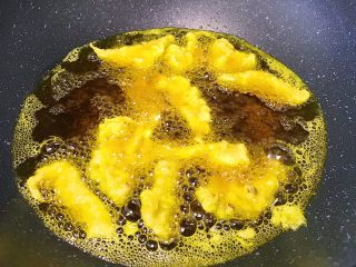 9、馋哭小孩的灵魂小酥肉,一次一块炸 炸至金黄