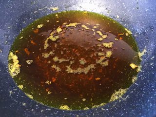 11、馋哭小孩的灵魂小酥肉,当全部肉炸熟捞出后 油继续加热