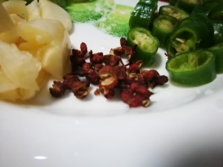 9、酸汤肥牛,花椒