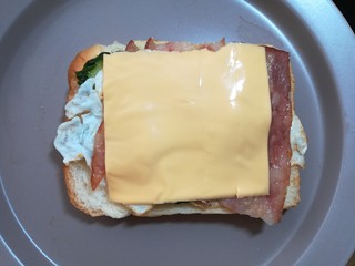 8、缤纷三明治,放一片芝士，不喜欢芝士的，可以忽略不放。