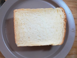 10、缤纷三明治,盖上另一片吐司片。