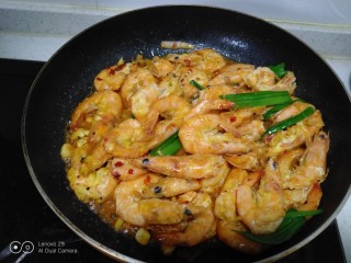 14、香辣虾,翻炒均匀。