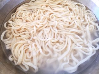 14、炸酱面,捞出过凉水