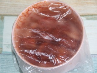 6、幸福烤鸡脖午餐便当,盖上保鲜袋