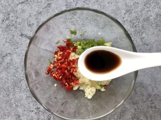 5、凉拌土豆片,小半勺醋