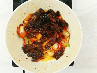 13、木耳炒豆腐,泡发的木耳