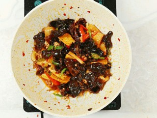 15、木耳炒豆腐,翻遍均匀