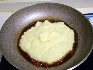 9、咖喱土豆盖饭,倒入土豆泥；