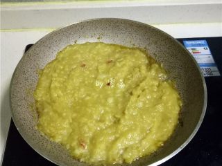 10、咖喱土豆盖饭,迅速翻炒均匀；