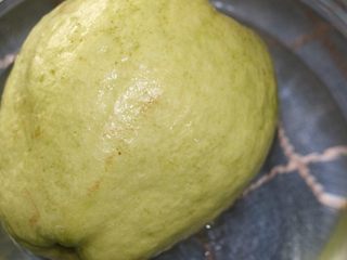 7、鹌鹑蛋水果沙拉,水果洗干净，在盐水里洗一下