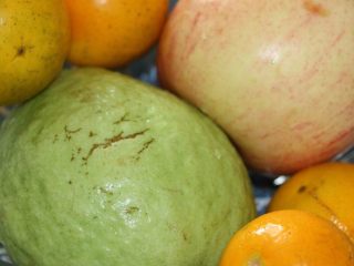 8、鹌鹑蛋水果沙拉,全部水果都用盐水洗一下哦，有消毒作用呢