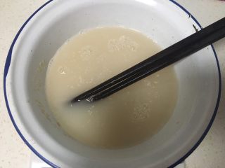 3、发糕,搅拌均匀。