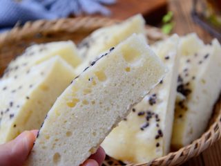 12、发糕,切成小块。