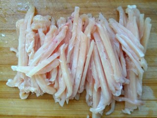 1、鱼香鸡丝,鸡胸肉切丝