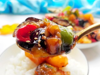 1、鱼香地三鲜,美美图片来一张，诱惑到你了吗？