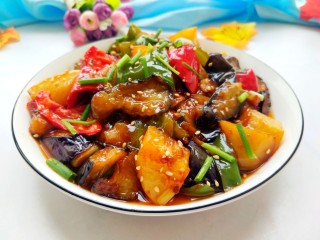 25、鱼香地三鲜,撒上点芝麻，特别香，特别下饭！