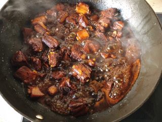 7、小朋友最爱-糖醋排骨,大火收汁即可。