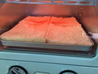 5、自制三明治,接着烤4片白吐司。