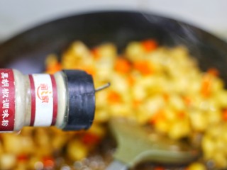 8、米饭杀手肉末炒杏鲍菇,加黑胡椒粉。