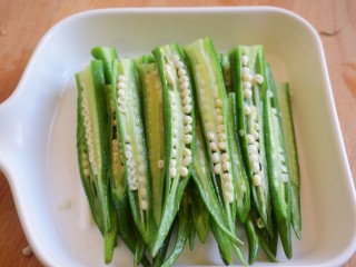 8、凉拌秋葵,摆盘
