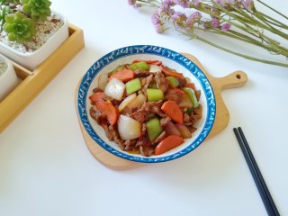 15、牛肉小炒,装盘。