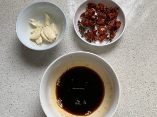 2、醋溜白菜,料汁搅拌均匀