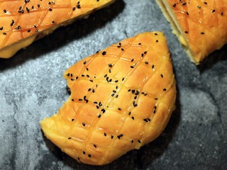 15、培根芝士面包,爆浆的感觉超赞哦，开吃吧。