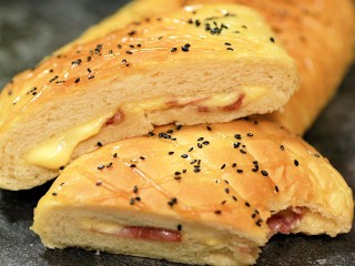 16、培根芝士面包,和大家一起分享吧，满满的满足感。