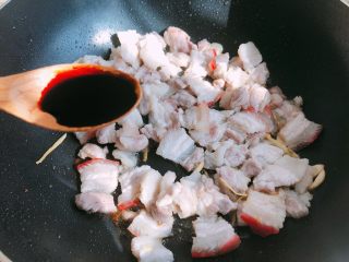 4、好吃的焖面,适量老抽