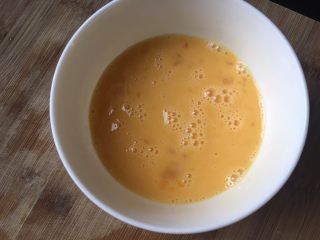 6、简单原味寿司,鸡蛋打散