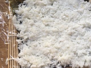 12、简单原味寿司,铺满米饭压紧