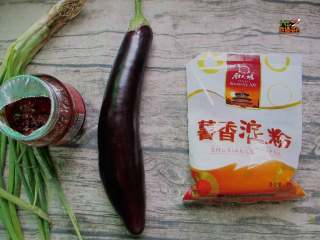 1、馋嘴蒜香茄条,准备食材