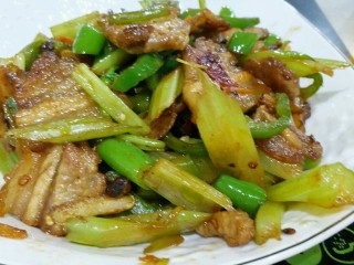 11、小炒肉,出锅。