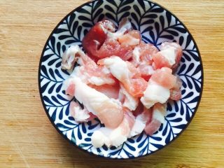 5、长寿面&生日面,猪肉洗干净切丝备用