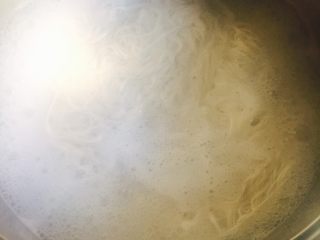 20、长寿面&生日面,面线很容易熟，切忌长时间煮