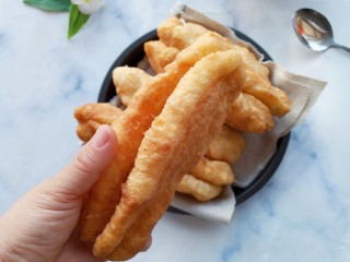14、安心油条,表面酥脆