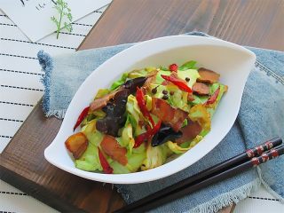 13、腊肉蒜香卷心菜,成品欣赏