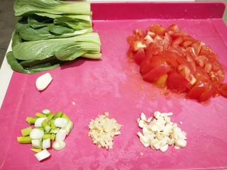 6、水晶豆腐番茄浓汤宝,都准确好了就可以制作了。